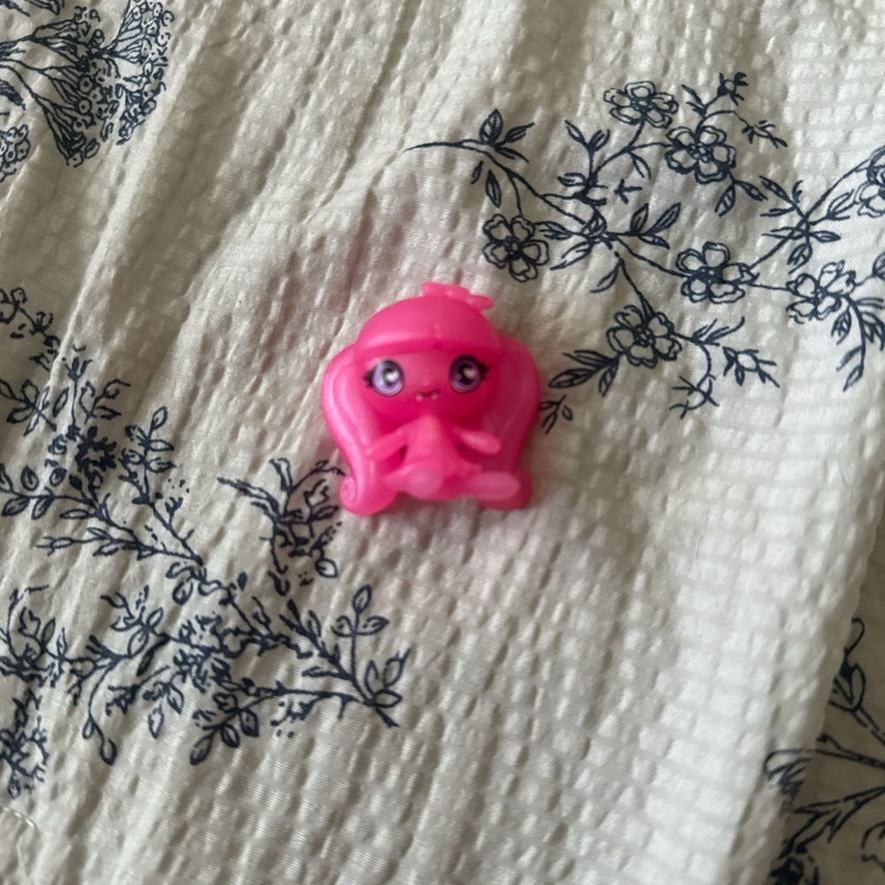 Monster High MiniFigure Cute Pink Draculara Figurine